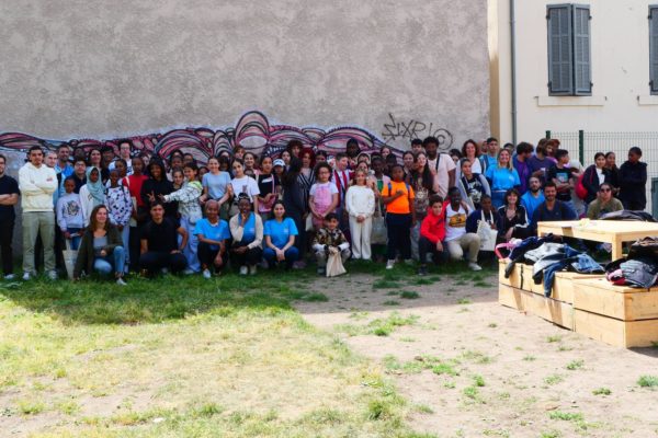 Image illustrative de la photo de groupe prise des jeunes lors de la journée de l'engagement