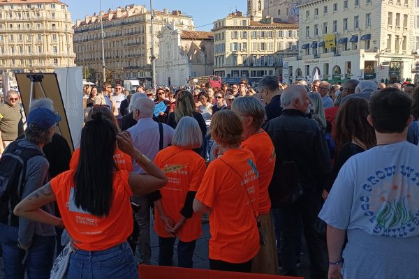 WhatsApp Image 2025-10-11 à 16.39.35_b91a3485 photo participant.e.s de la mobilisation 11 octobre