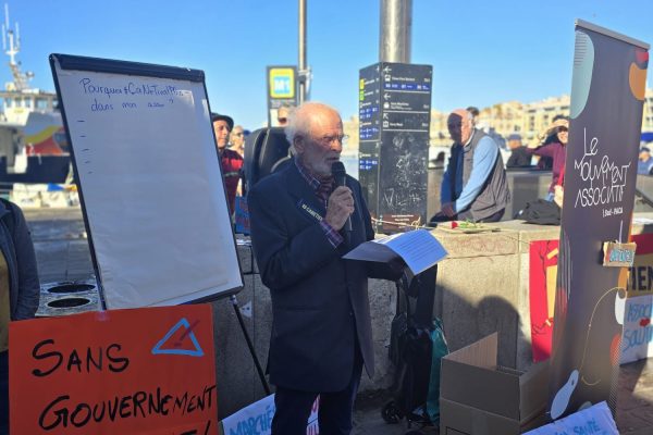 WhatsApp Image 2025-10-13 à 12.11.00_11cfe42a photo participant.e.s de la mobilisation 11 octobre